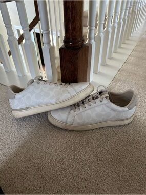 Coach Men’s Off-White Signature Canvas Low-Top Sneakers